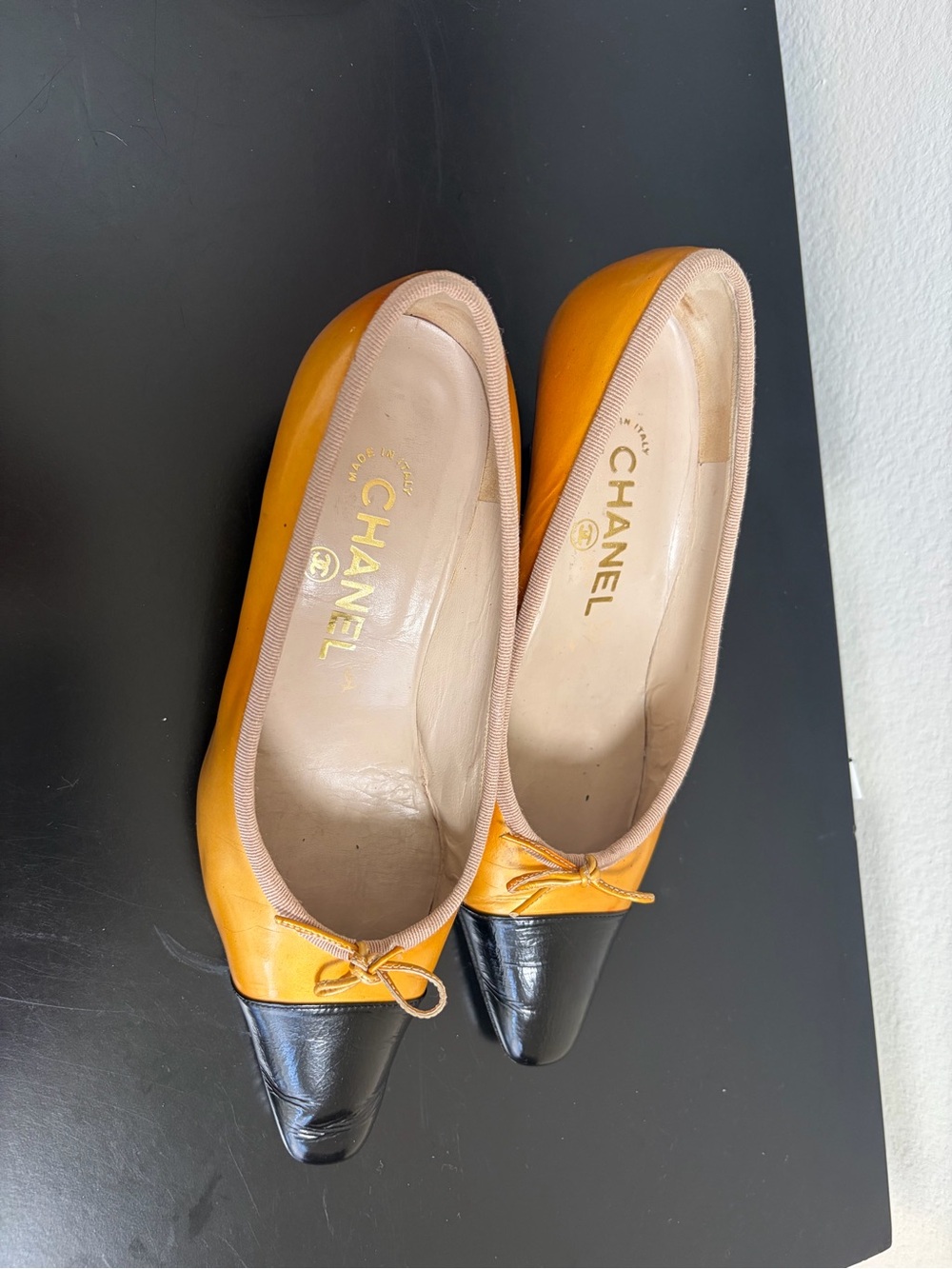 CHANEL Two-Tone Yellow and Black Leather Cap-Toe Ballet Flats - Picture 3 of 6